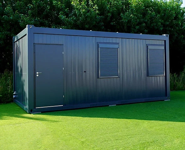 Bürocontainer /6×3 Meter mit Fenstern auf der langen rechten Seite